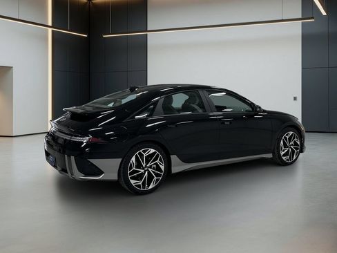 Certified 2023 Hyundai Ioniq 6 SEL RWD image 7