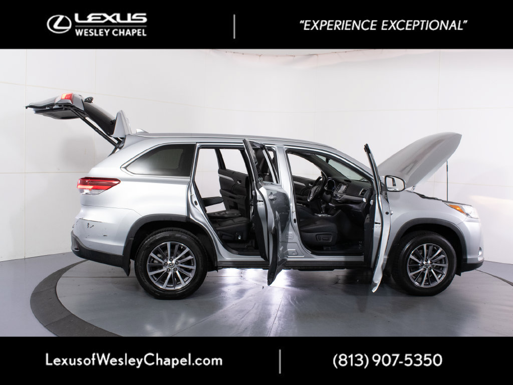 Used 2018 Toyota Highlander XLE AWD/4WD image 11
