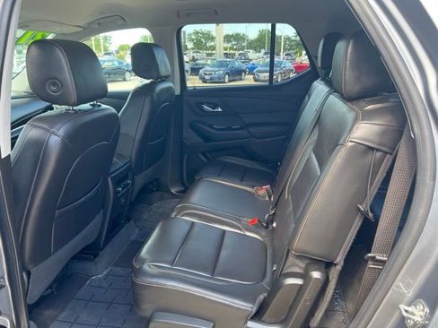 Used 2021 Chevrolet Traverse LT image 14