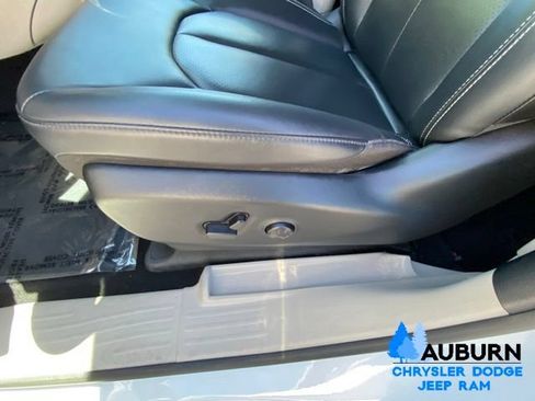 Used 2024 Chrysler Pacifica Touring-L FWD image 35