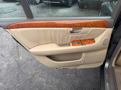Used 2005 Lexus LS 430 RWD image 34
