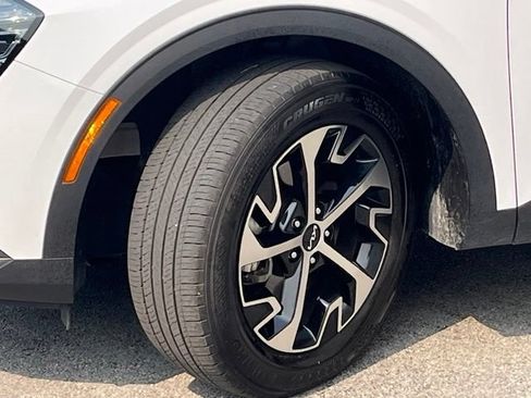Certified 2024 Kia Sportage EX FWD image 3