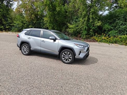 Used 2021 Toyota RAV4 XLE Premium AWD/4WD image 12
