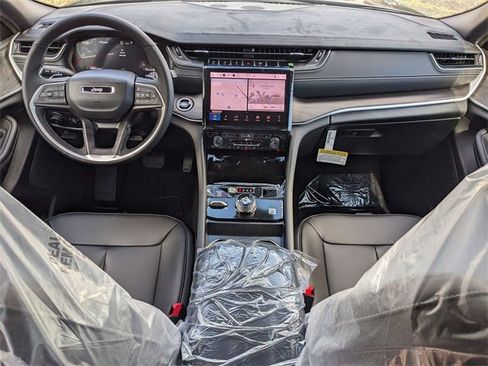 New 2025 Jeep Grand Cherokee Limited image 14