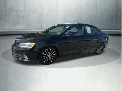 Used 2015 Volkswagen Jetta Sport FWD image 1
