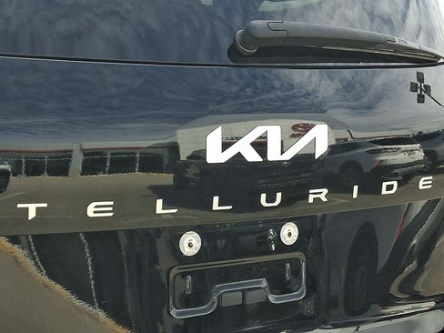 Used 2023 Kia Telluride EX w/ EX Captain's Chair Package FWD image 32