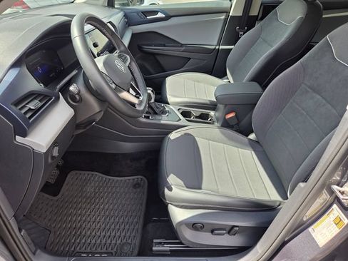 Certified 2023 Volkswagen Taos SE w/ Panoramic Sunroof Package FWD image 11