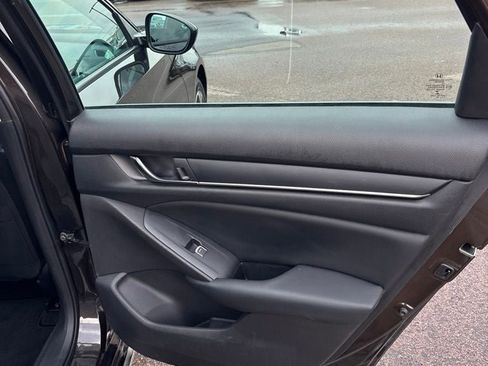 Used 2018 Honda Accord EX image 29