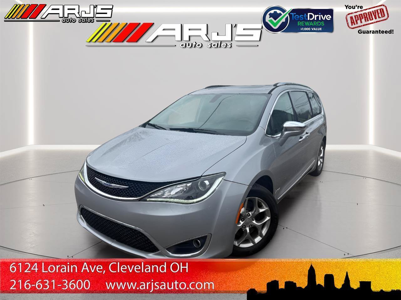 Used 2018 Chrysler Pacifica Limited FWD image 1