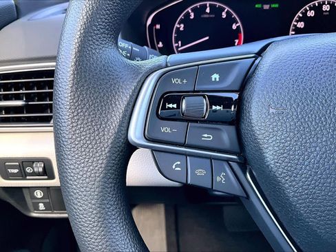 Used 2018 Honda Accord EX image 22