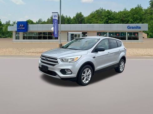Used 2017 Ford Escape SE w/ SE Cold Weather Package AWD/4WD image 3