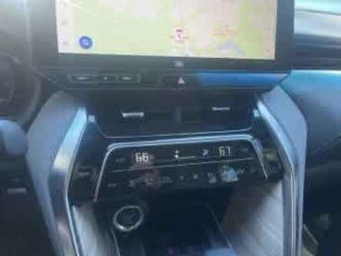 Used 2023 Toyota Venza Limited AWD/4WD image 16