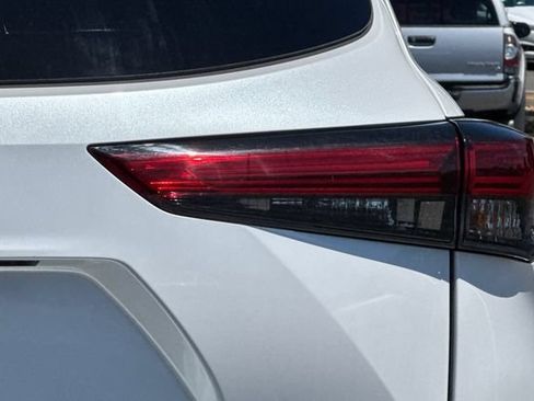 Used 2023 Toyota Highlander XLE FWD image 50