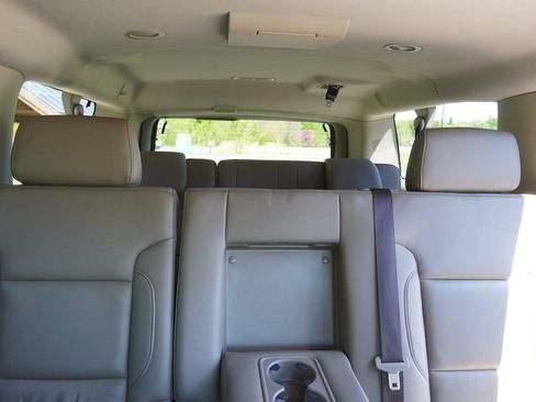 Used 2019 Chevrolet Suburban LT AWD/4WD image 16