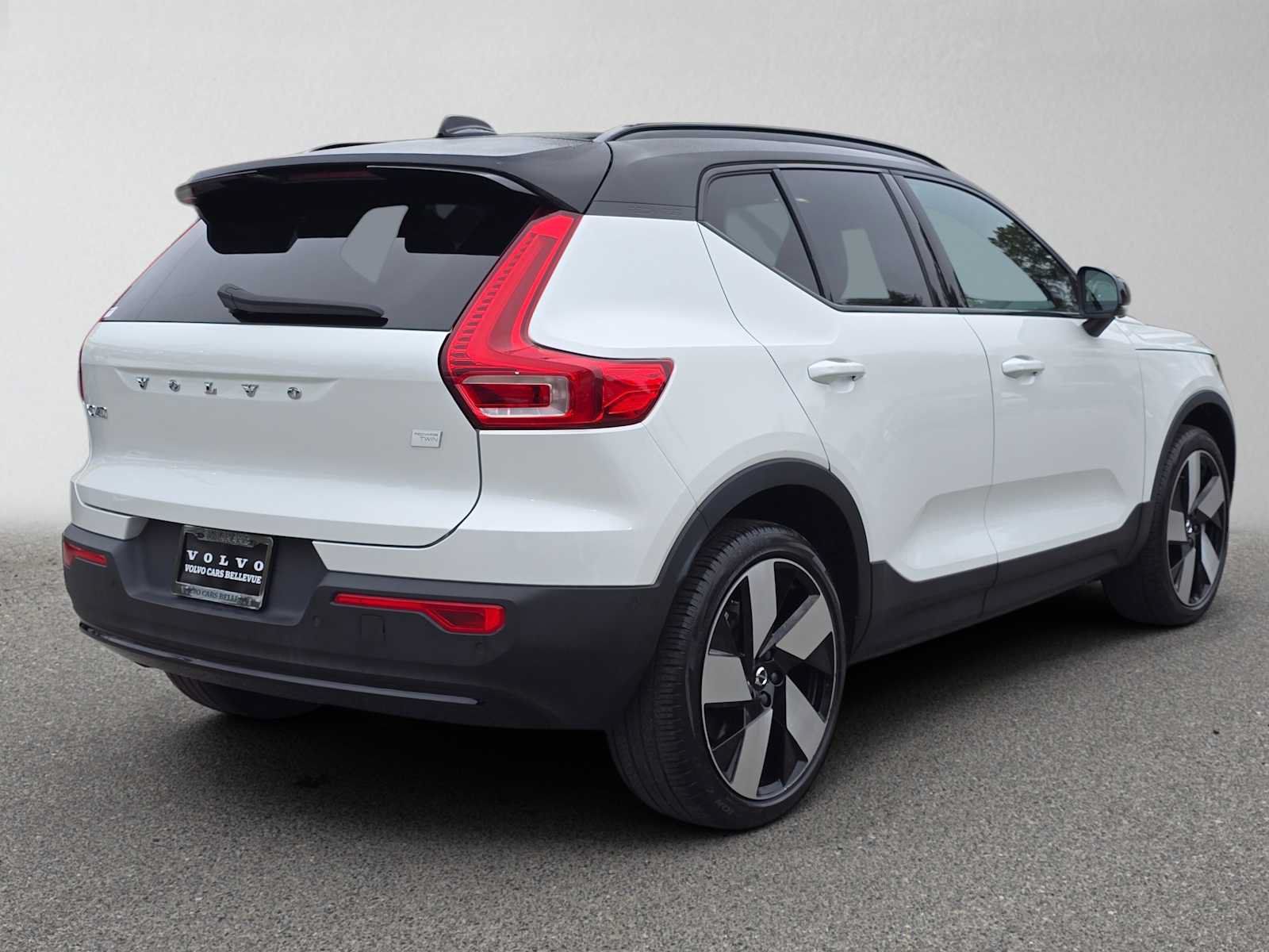 Used 2024 Volvo XC40 Recharge Plus w/ Protection Package Premier AWD/4WD image 4