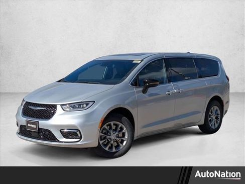 New 2026 Chrysler Pacifica Limited image 1
