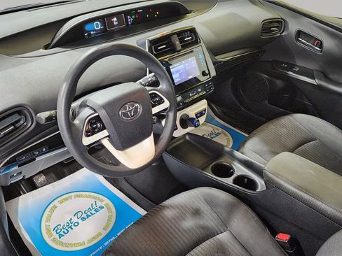 Used 2017 Toyota Prius Two w/ Prius Two Safety Plus Package FWD image 17