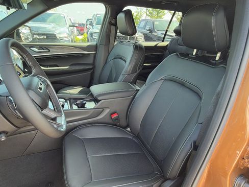 New 2026 Jeep Grand Cherokee L Limited AWD/4WD image 18