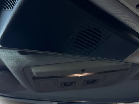 Used 2019 Jaguar XE Premium RWD image 51