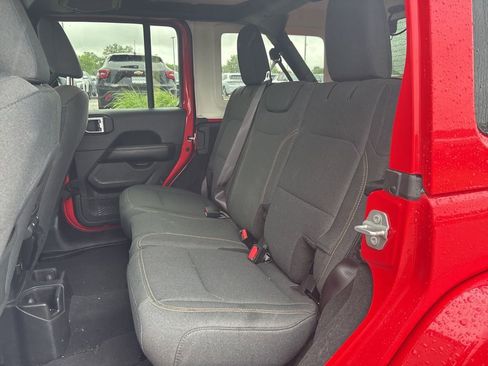 Used 2025 Jeep Wrangler Unlimited Sahara AWD/4WD image 9