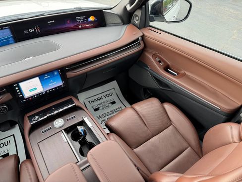Used 2025 Lincoln Navigator Reserve AWD/4WD image 18