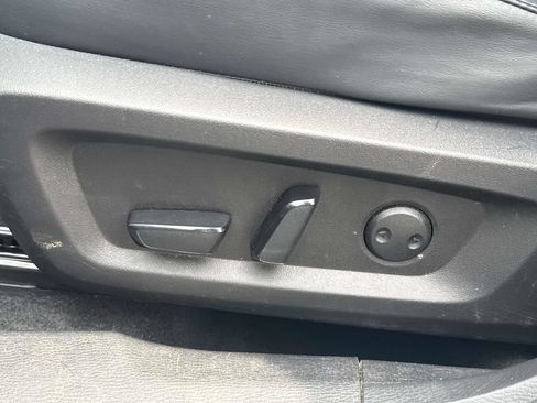 Used 2025 Mitsubishi Outlander SE FWD image 14