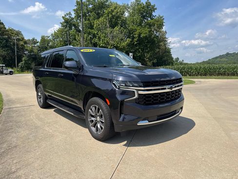Used 2023 Chevrolet Suburban LS AWD/4WD image 3