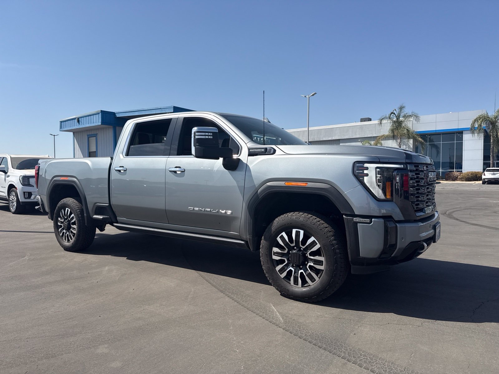 Used 2024 GMC Sierra 2500 Denali Ultimate AWD/4WD image 1
