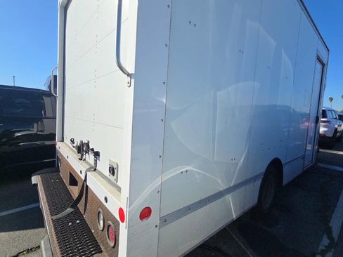 Used 2021 Chevrolet Express 3500 w/ Power Convenience Package image 2