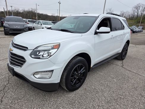 Used 2017 Chevrolet Equinox LT w/ Convenience Package image 2