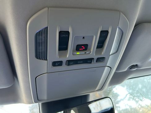 Used 2025 Toyota Highlander Limited image 31