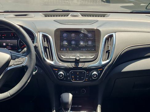 Used 2023 Chevrolet Equinox Premier image 17