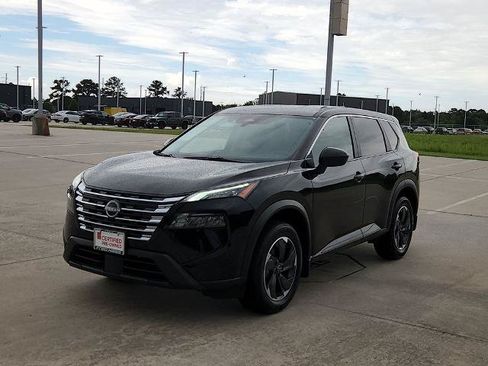 Certified 2025 Nissan Rogue SV FWD image 9