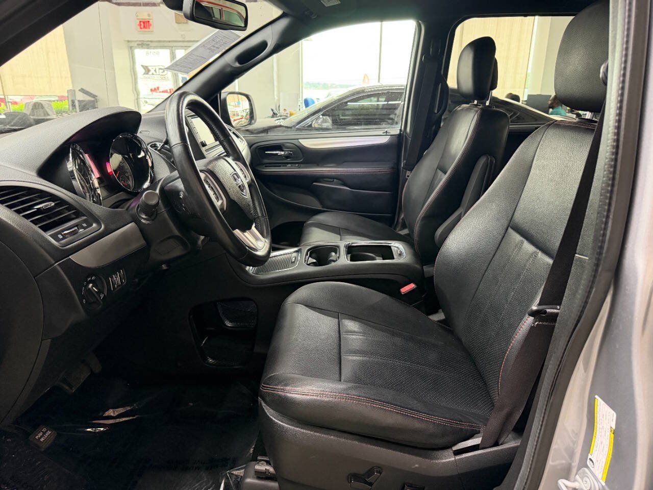 Used 2019 Dodge Grand Caravan GT FWD image 12