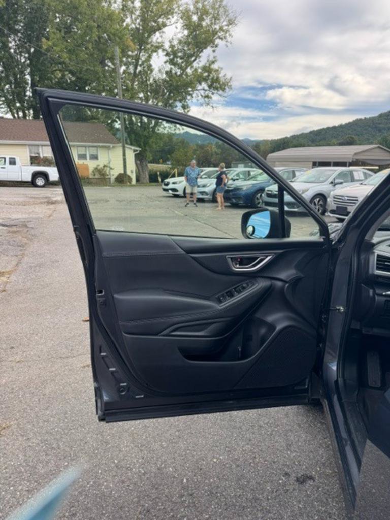Used 2022 Subaru Forester Premium AWD/4WD image 6