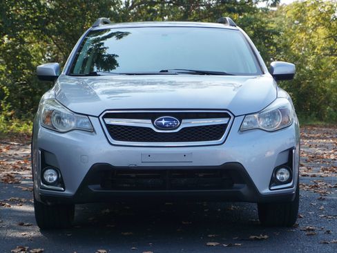 Used 2017 Subaru Crosstrek 2.0i Premium w/ Popular Package #1 AWD/4WD image 2