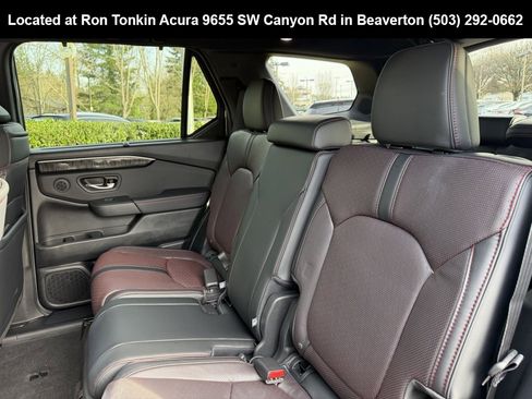 Used 2025 Honda Pilot Black Edition image 31