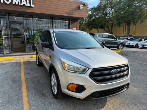 Used 2017 Ford Escape S FWD image 3