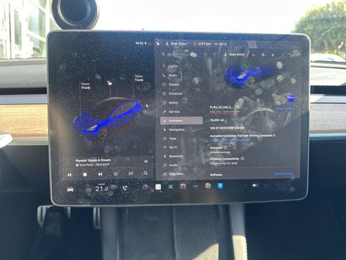 Used 2022 Tesla Model 3 Performance image 9