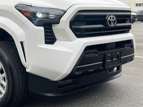 Used 2025 Toyota Tacoma SR image 9
