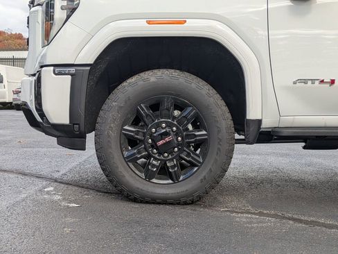 New 2026 GMC Sierra 2500 AT4 w/ AT4 Premium Plus Package AWD/4WD image 8