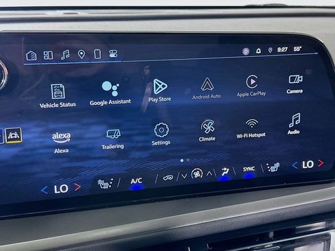 Used 2025 Chevrolet Traverse LT image 25