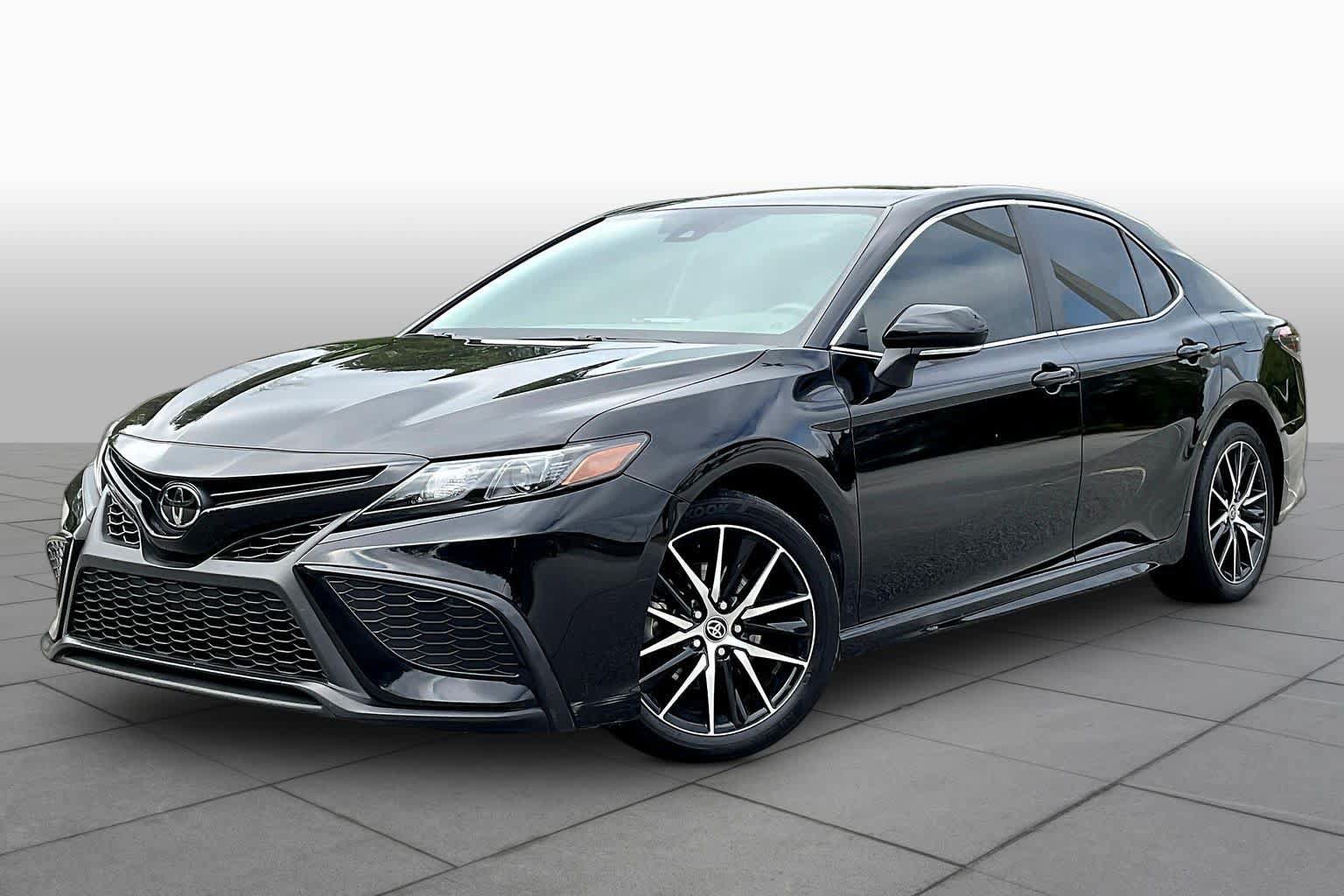 Used 2023 Toyota Camry SE FWD image 1