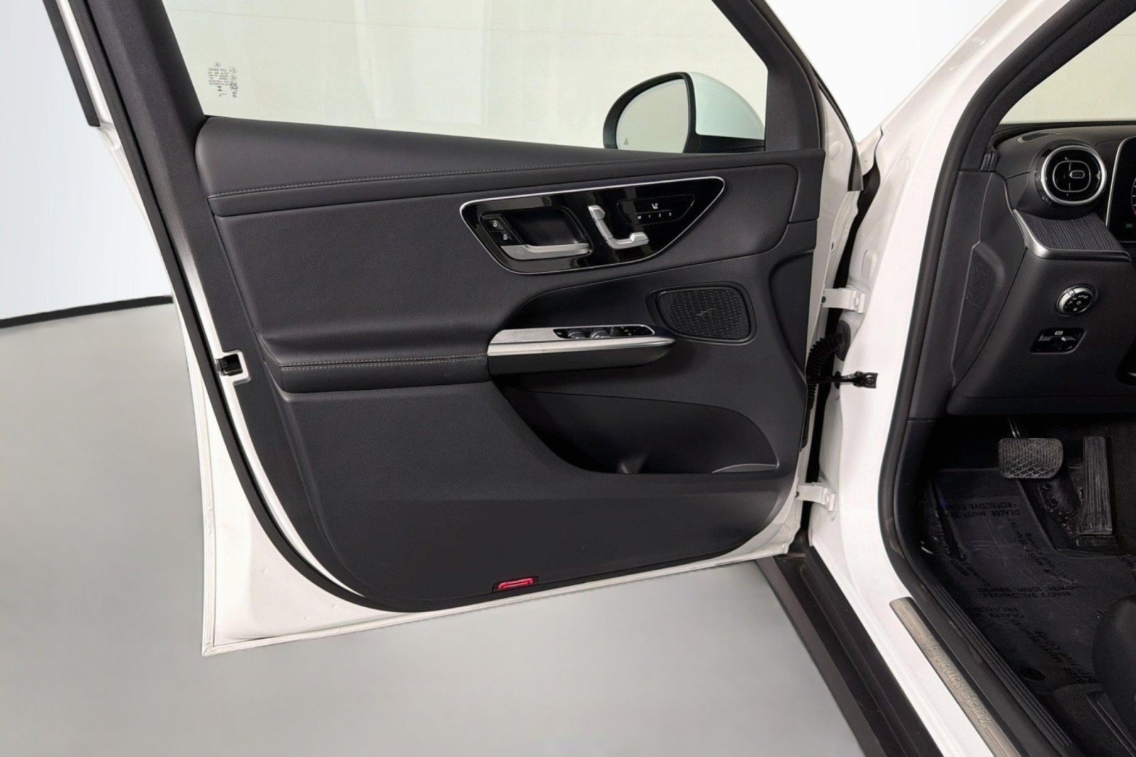 Certified 2024 Mercedes-Benz GLC 300 image 24
