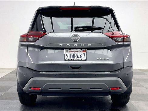 Used 2023 Nissan Rogue SV image 3