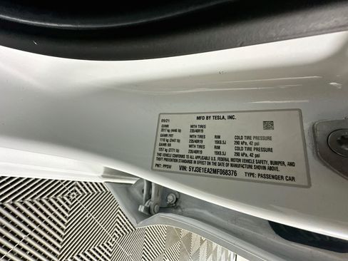 Used 2021 Tesla Model 3 Standard Range Plus RWD image 12