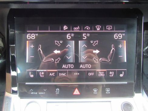 Used 2019 Audi e-tron Prestige w/ Prestige Package image 50