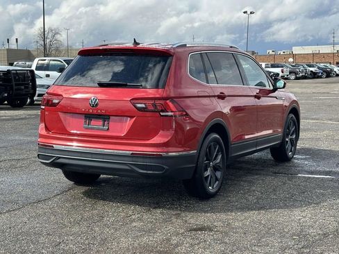 Used 2023 Volkswagen Tiguan SE w/ Panoramic Sunroof Package image 4