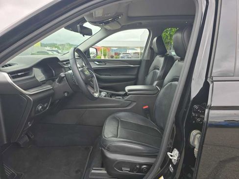 Used 2022 Jeep Grand Cherokee Limited w/ Luxury Tech Group II AWD/4WD image 9