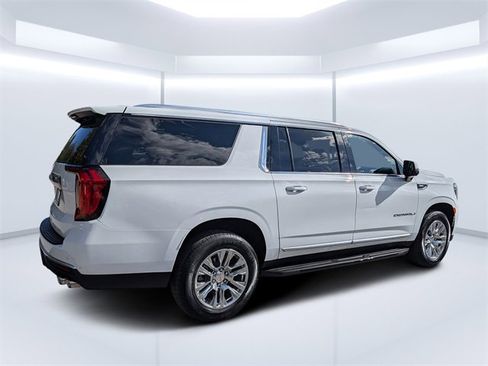 Used 2024 GMC Yukon XL Denali image 3